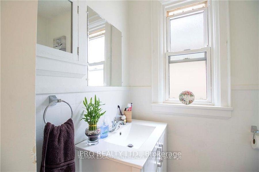 Photo 6 of 59 Garnet Street, St. Catharines, Facer — HOMEH