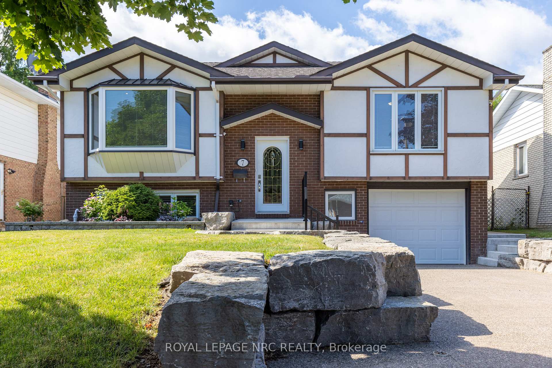 Photo 1 of 7 Lakebreeze Crescent, St. Catharines, Lakeshore — HOMEH