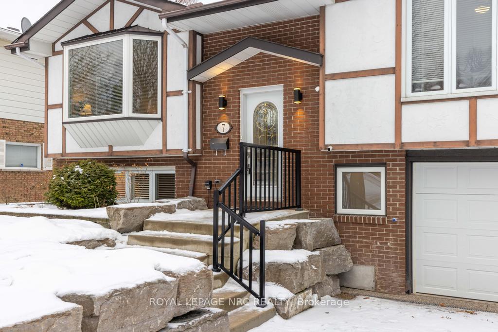 Photo 5 of 7 Lakebreeze Crescent, St. Catharines, Lakeshore — HOMEH