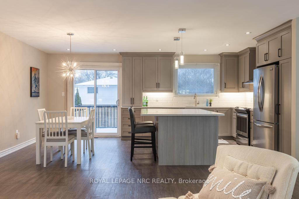 Photo 10 of 7 Lakebreeze Crescent, St. Catharines, Lakeshore — HOMEH