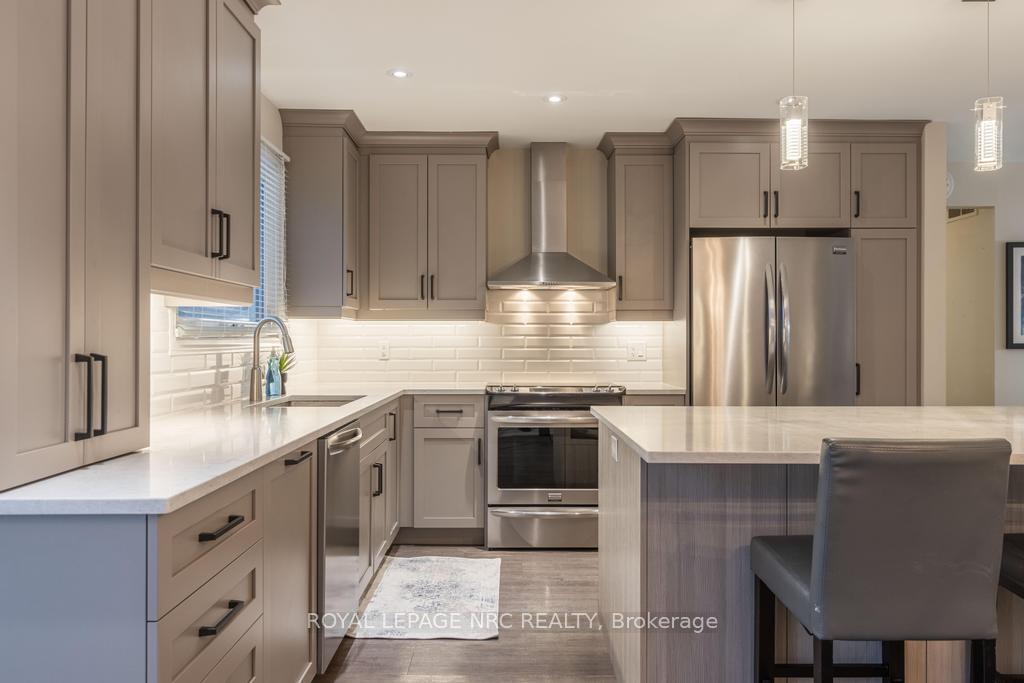 Photo 12 of 7 Lakebreeze Crescent, St. Catharines, Lakeshore — HOMEH