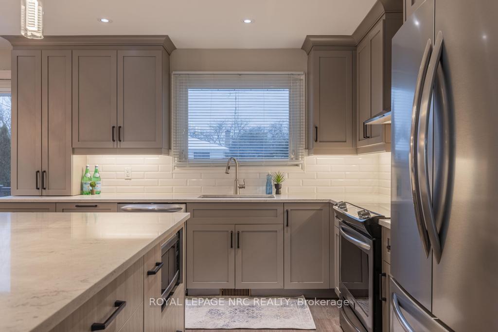Photo 13 of 7 Lakebreeze Crescent, St. Catharines, Lakeshore — HOMEH