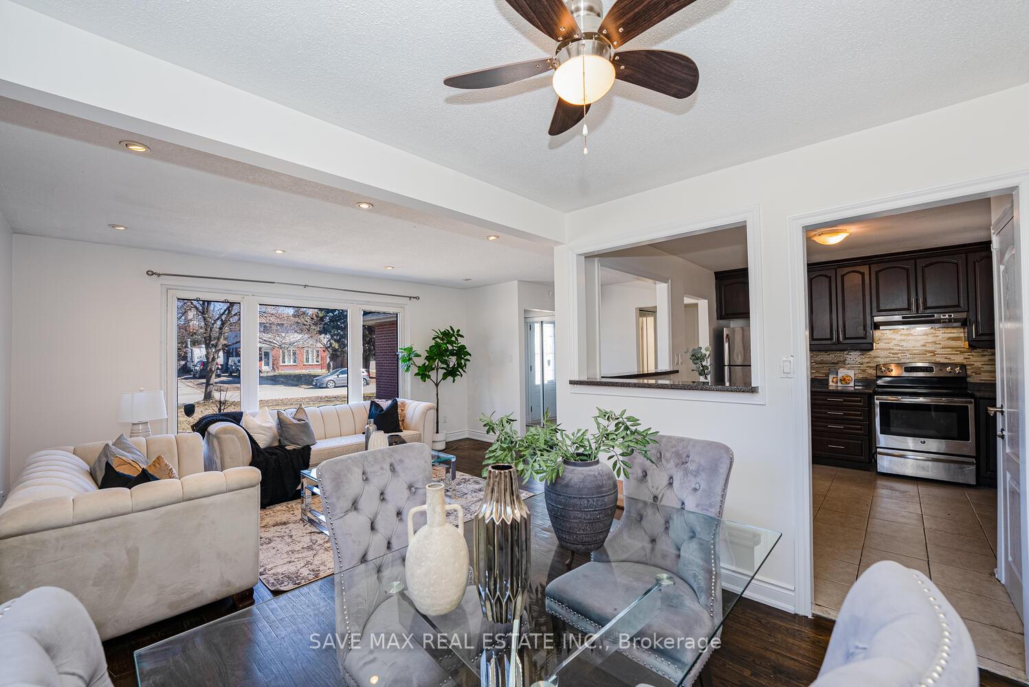 Photo 3 of 24 Evesham Crescent, Brampton, Southgate — HOMEH