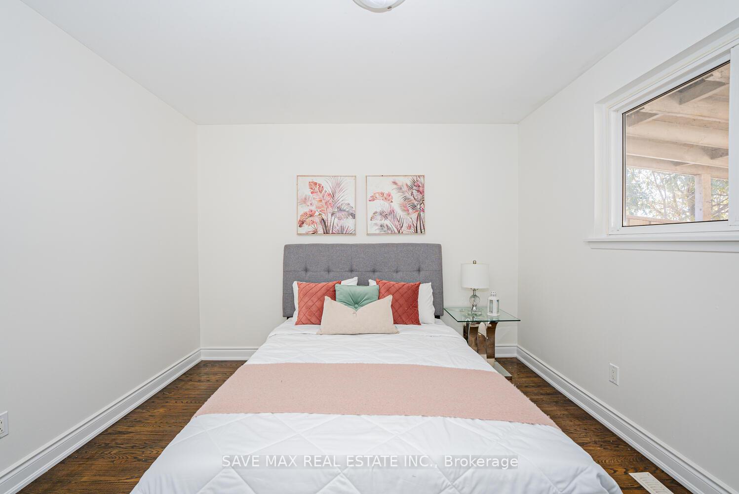 Photo 12 of 24 Evesham Crescent, Brampton, Southgate — HOMEH