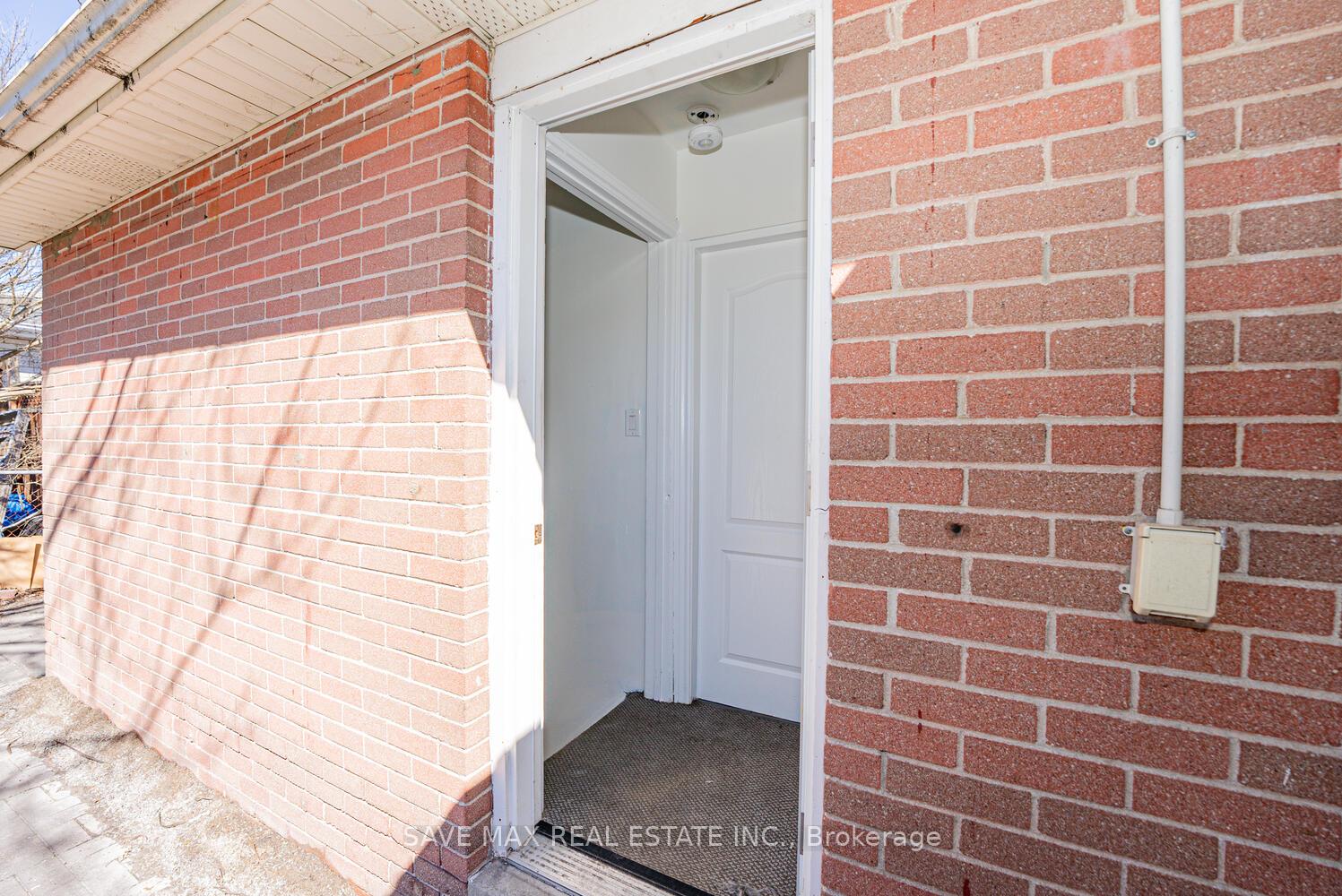 Photo 16 of 24 Evesham Crescent, Brampton, Southgate — HOMEH