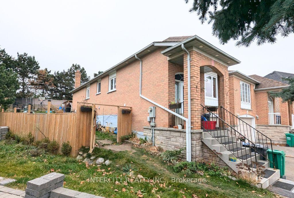 Photo 2 of 34 Peace Valley Crescent E, Brampton, Sandringham-Wellington — HOMEH