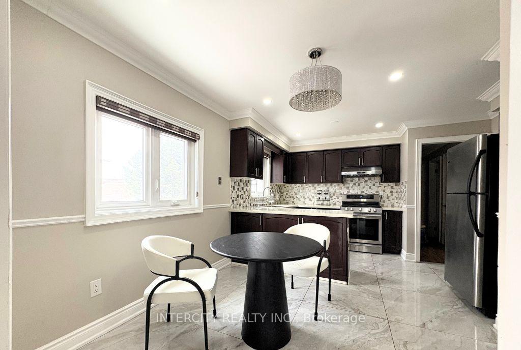 Photo 4 of 34 Peace Valley Crescent E, Brampton, Sandringham-Wellington — HOMEH