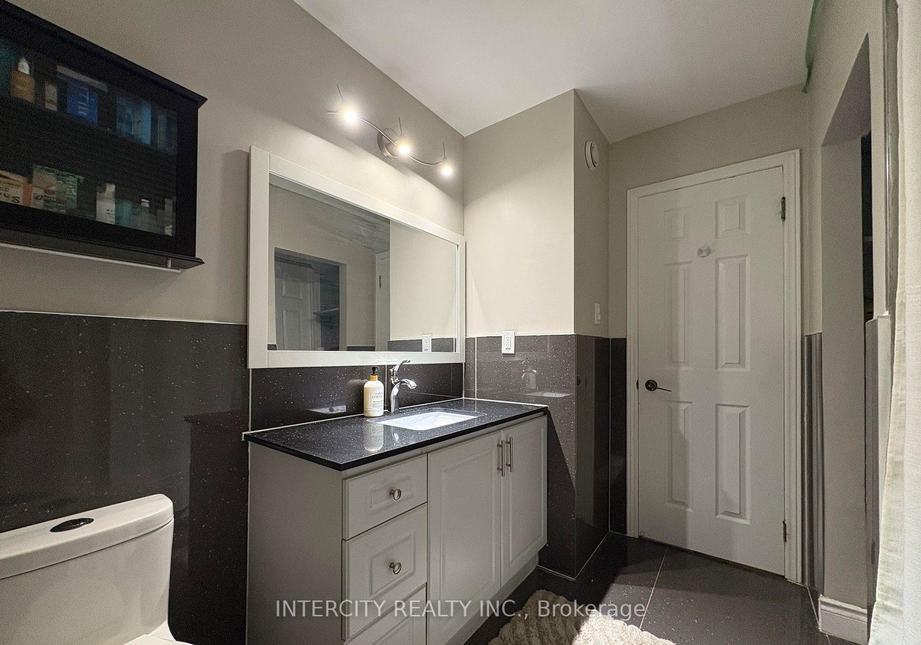 Photo 12 of 34 Peace Valley Crescent E, Brampton, Sandringham-Wellington — HOMEH
