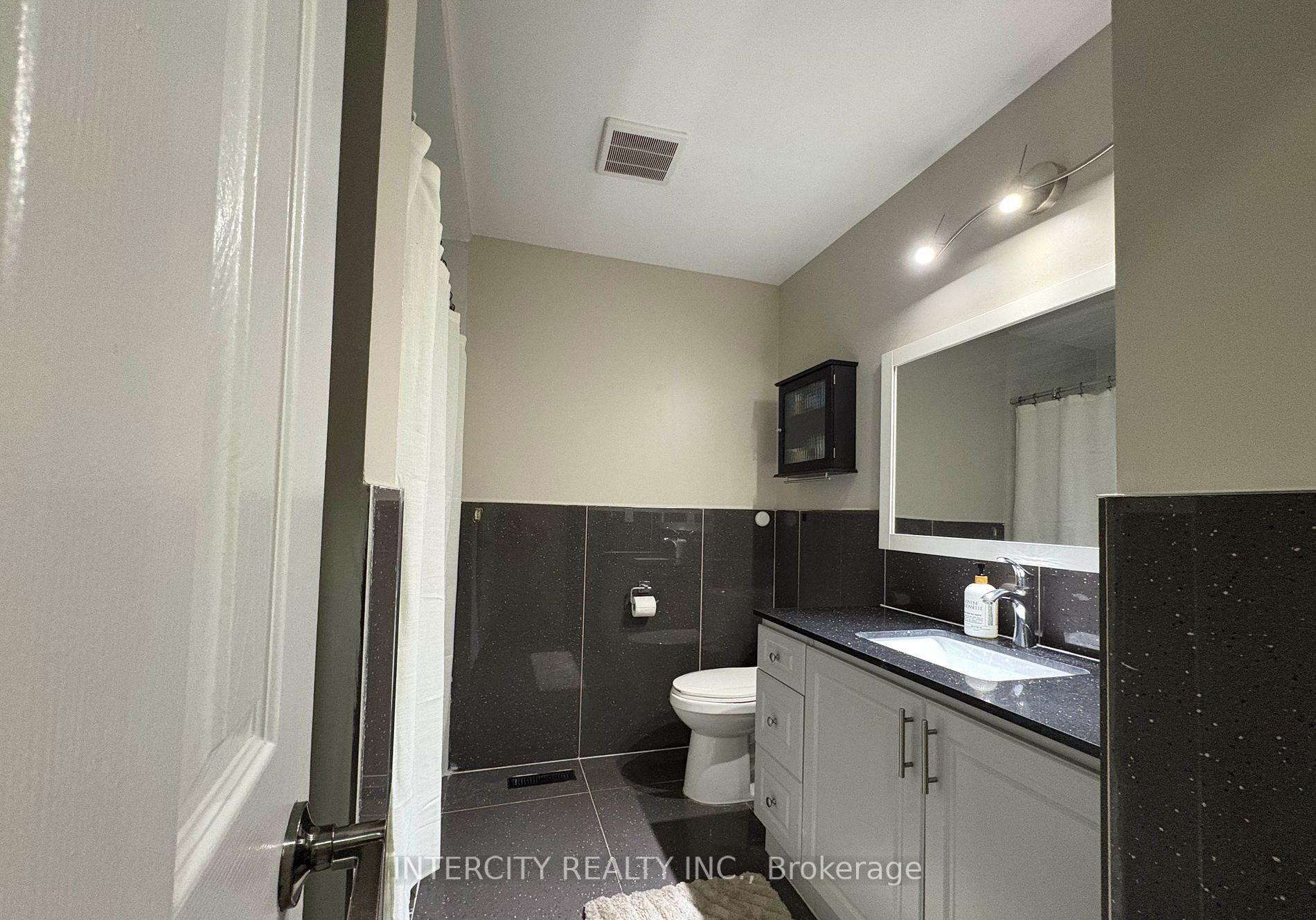 Photo 13 of 34 Peace Valley Crescent E, Brampton, Sandringham-Wellington — HOMEH