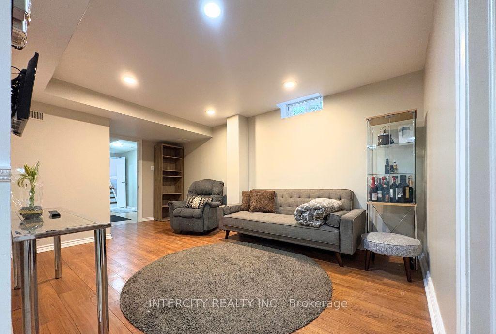 Photo 16 of 34 Peace Valley Crescent E, Brampton, Sandringham-Wellington — HOMEH