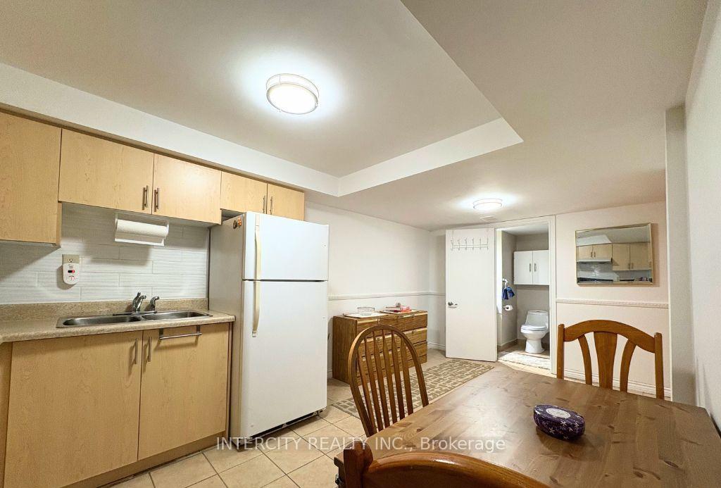Photo 18 of 34 Peace Valley Crescent E, Brampton, Sandringham-Wellington — HOMEH