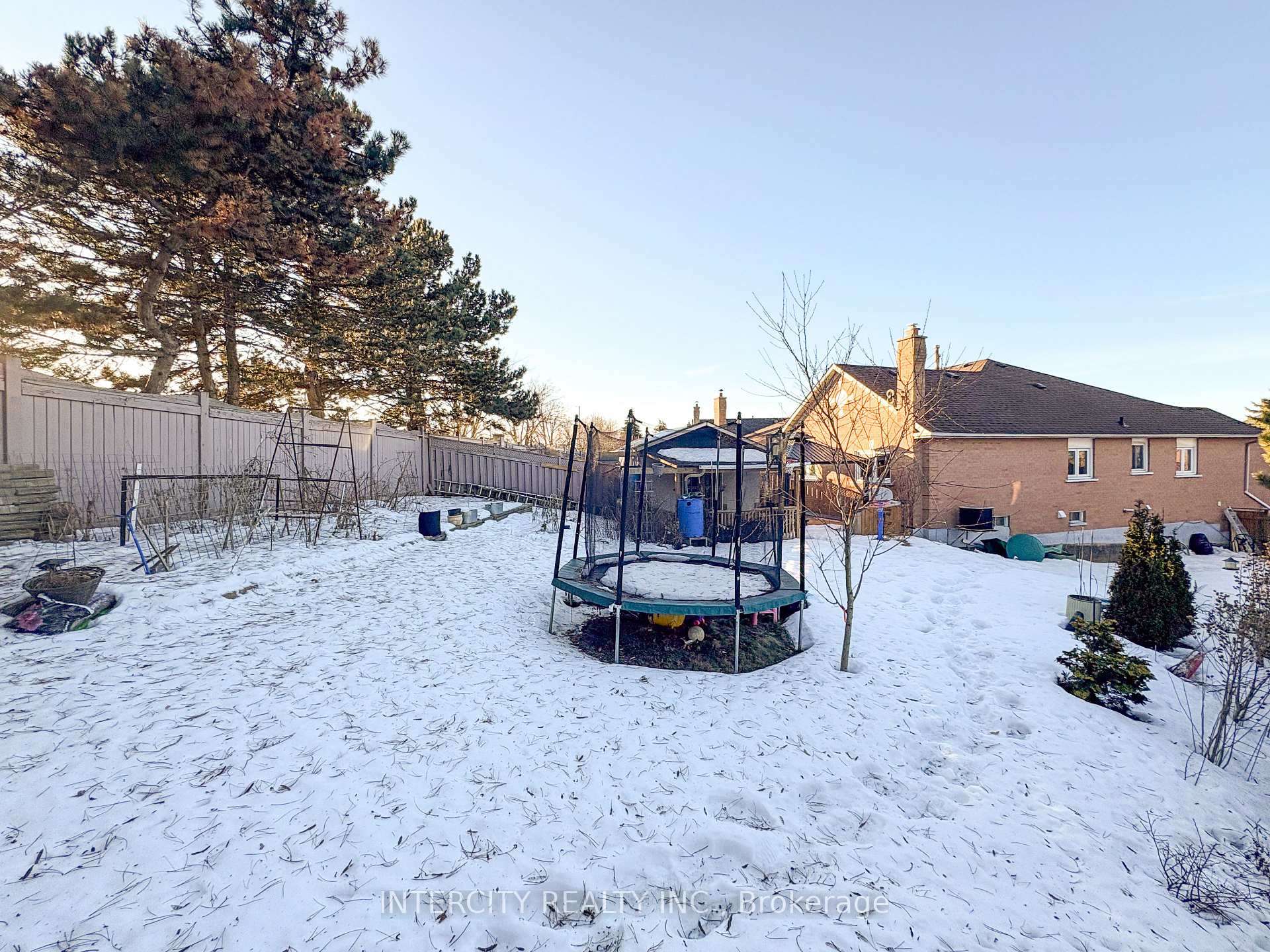 Photo 22 of 34 Peace Valley Crescent E, Brampton, Sandringham-Wellington — HOMEH
