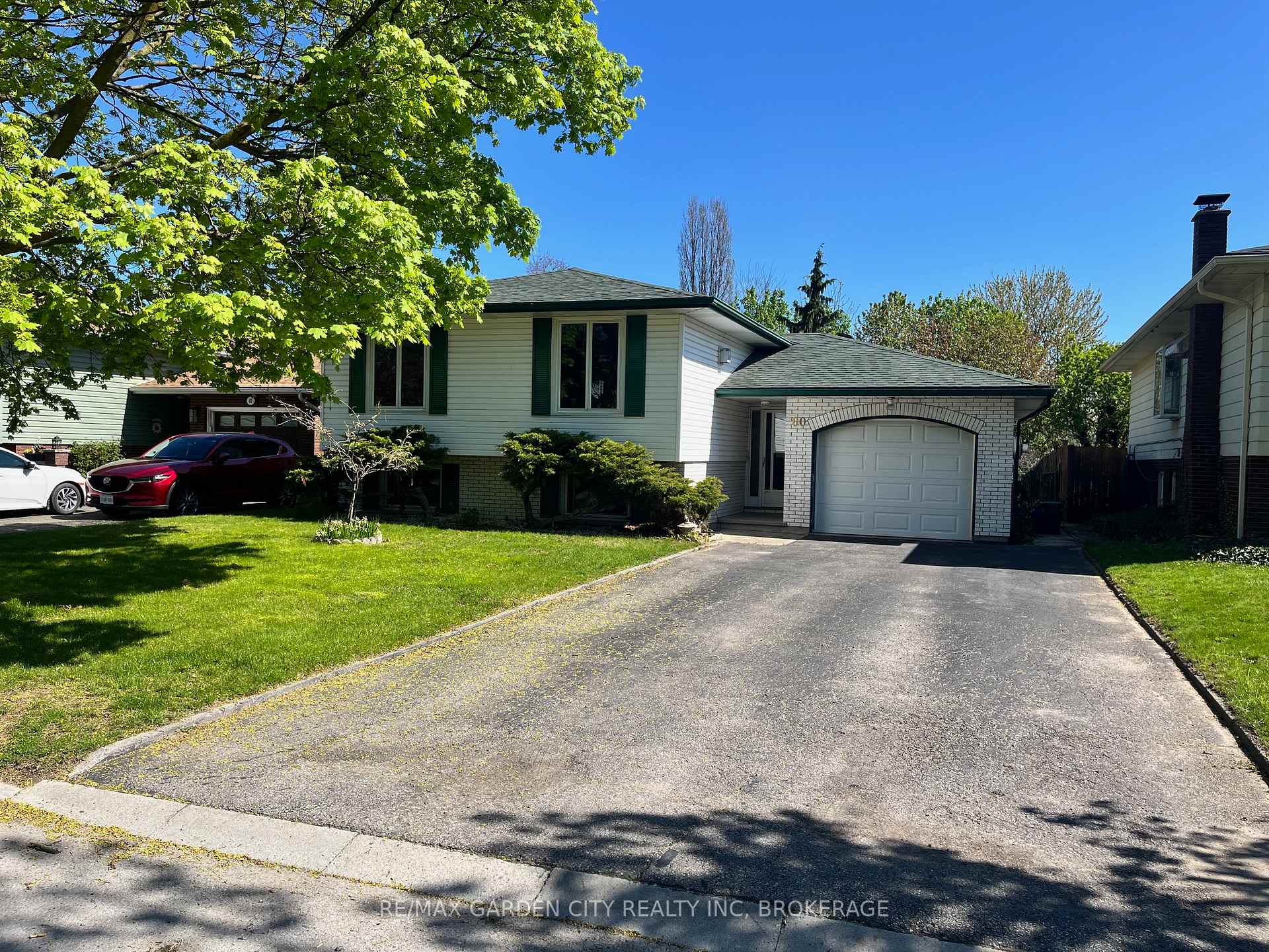 Photo 2 of 80 Royal Oak Drive, St. Catharines, Martindale Pond — HOMEH