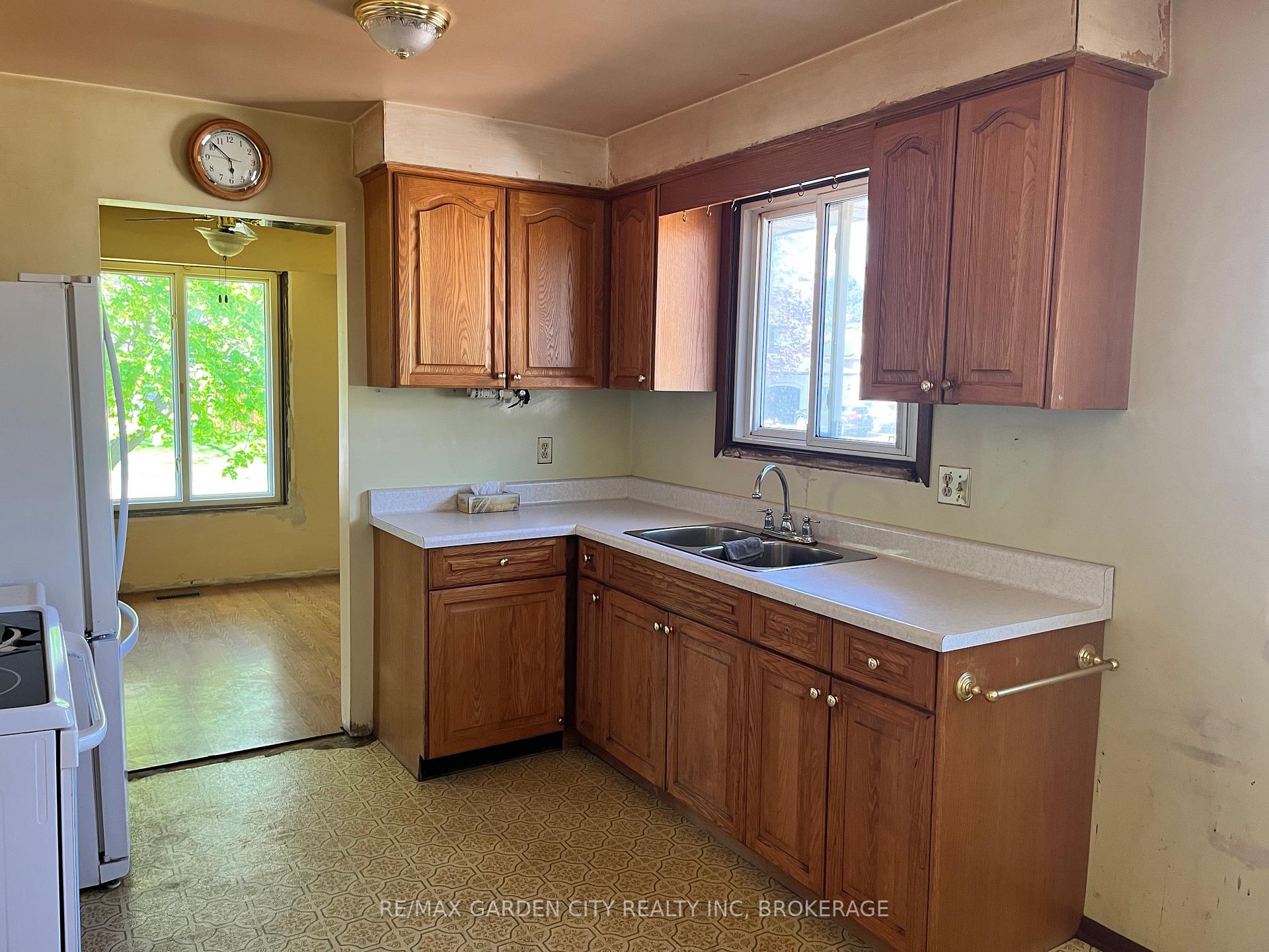Photo 5 of 80 Royal Oak Drive, St. Catharines, Martindale Pond — HOMEH