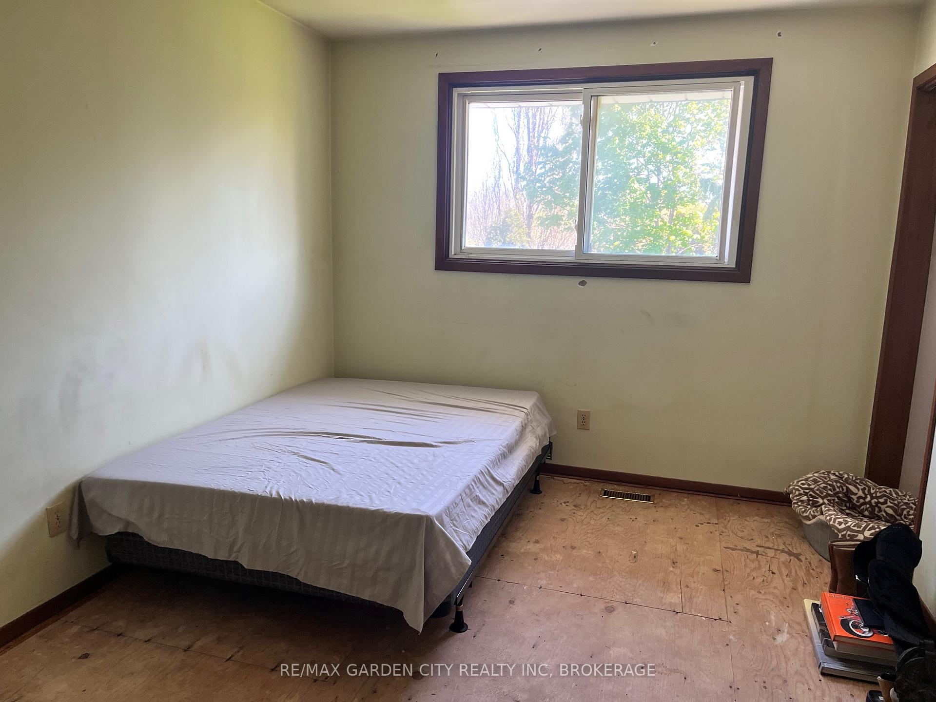 Photo 10 of 80 Royal Oak Drive, St. Catharines, Martindale Pond — HOMEH
