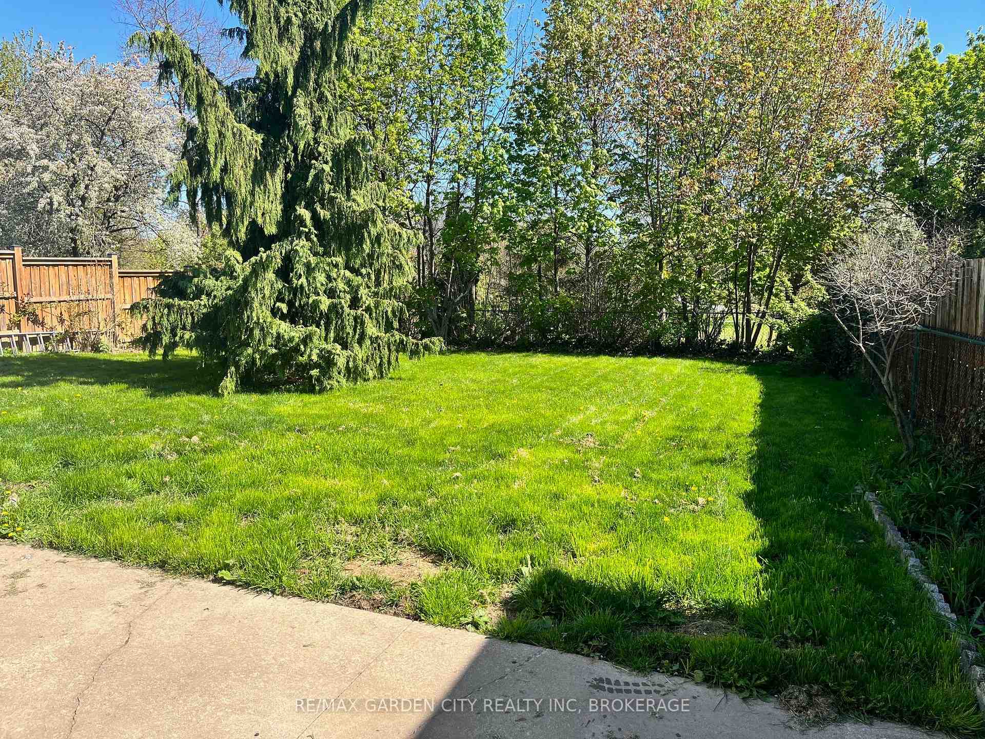 Photo 14 of 80 Royal Oak Drive, St. Catharines, Martindale Pond — HOMEH