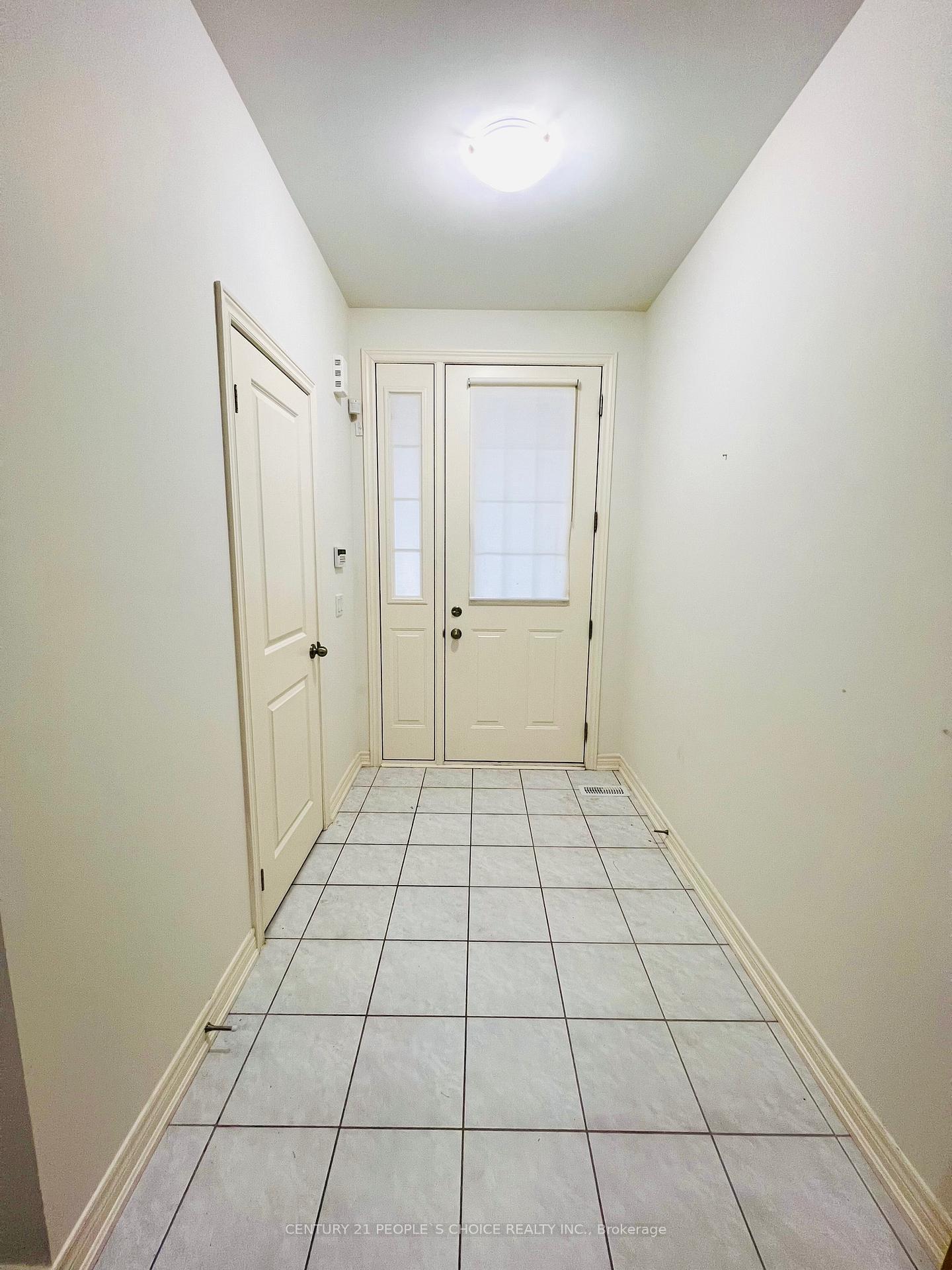 Photo 3 of 26 Benhurst Crescent, Brampton, Northwest Brampton — HOMEH