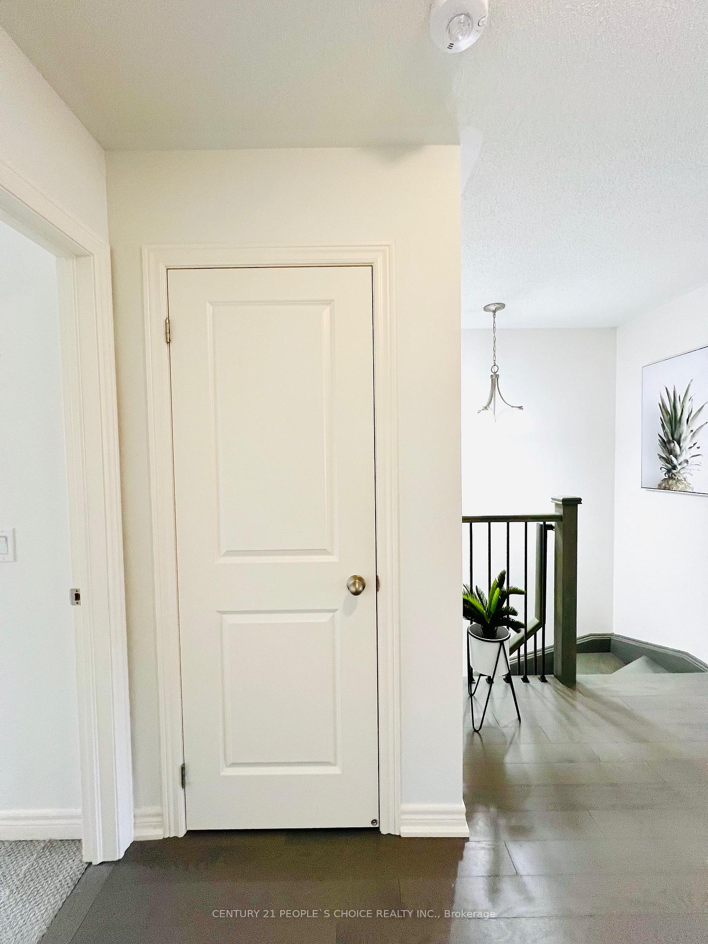 Photo 12 of 26 Benhurst Crescent, Brampton, Northwest Brampton — HOMEH