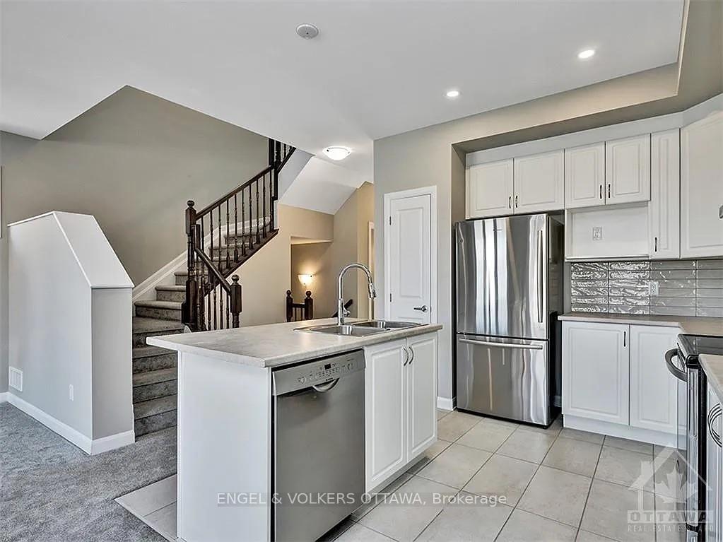 Photo 4 of 125 Bending Way, Ottawa, Barrhaven - Hearts Desire — HOMEH