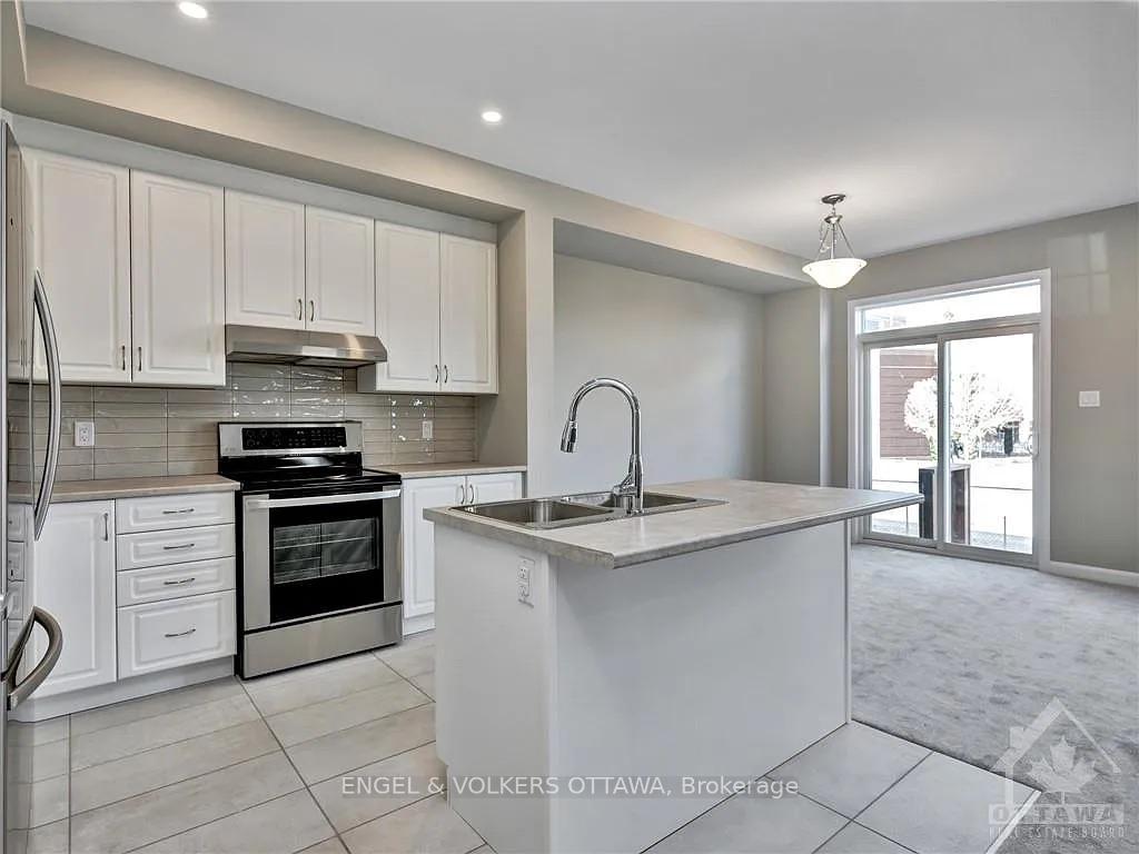 Photo 3 of 125 Bending Way, Ottawa, Barrhaven - Hearts Desire — HOMEH