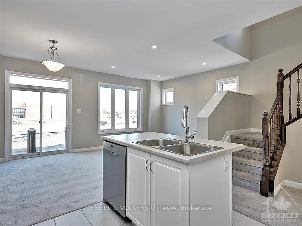Photo 8 of 125 Bending Way, Ottawa, Barrhaven - Hearts Desire — HOMEH