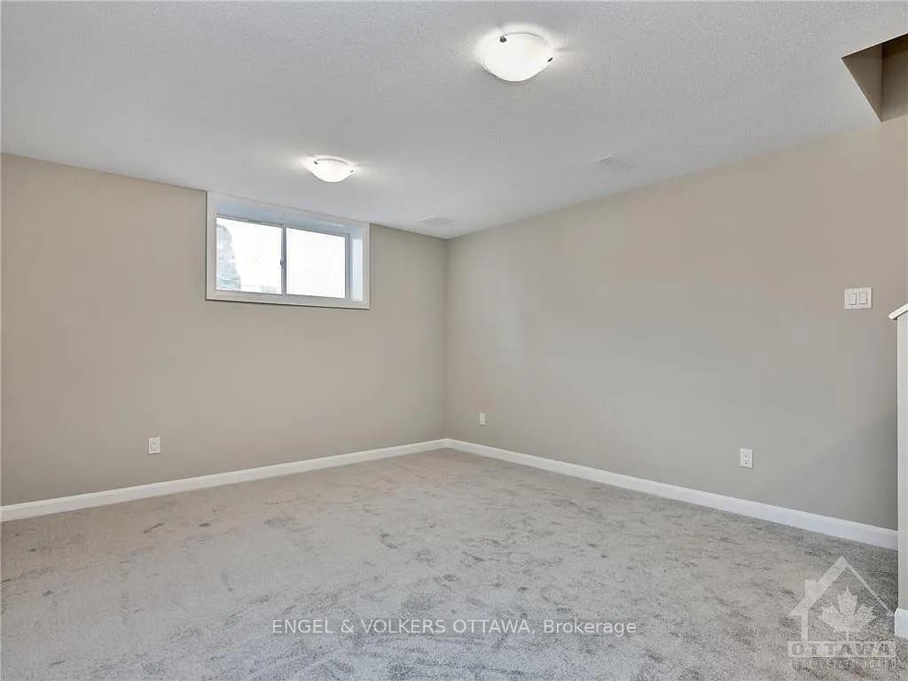 Photo 21 of 125 Bending Way, Ottawa, Barrhaven - Hearts Desire — HOMEH