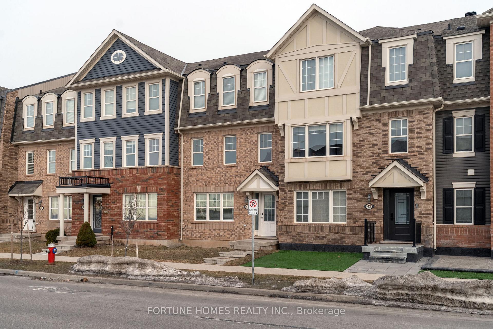 Photo 2 of 44 Ganton Heights, Brampton, Northwest Brampton — HOMEH