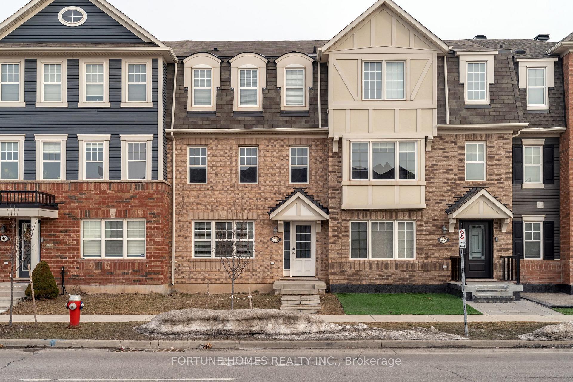 Photo 3 of 44 Ganton Heights, Brampton, Northwest Brampton — HOMEH