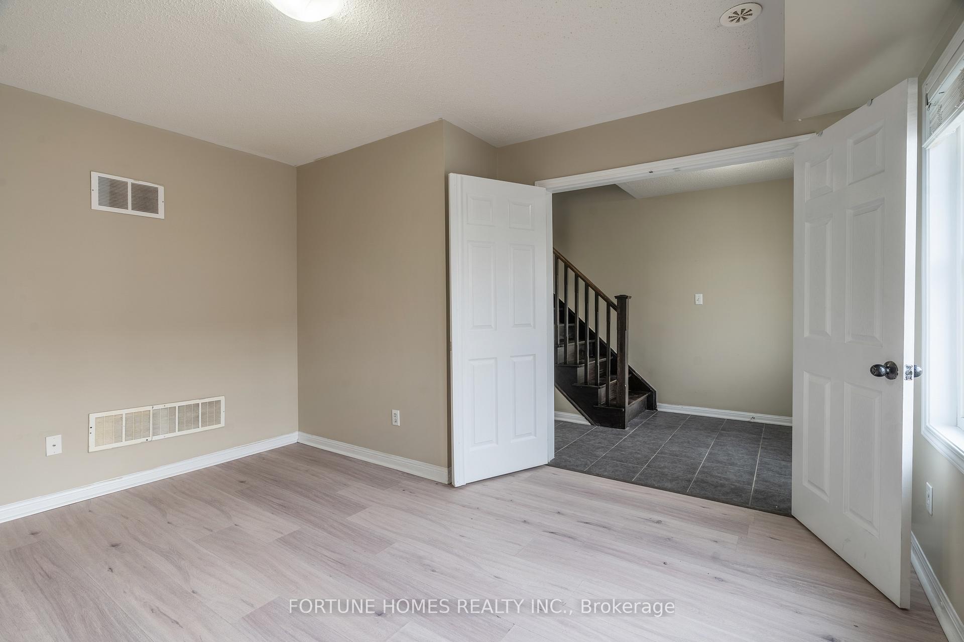 Photo 8 of 44 Ganton Heights, Brampton, Northwest Brampton — HOMEH