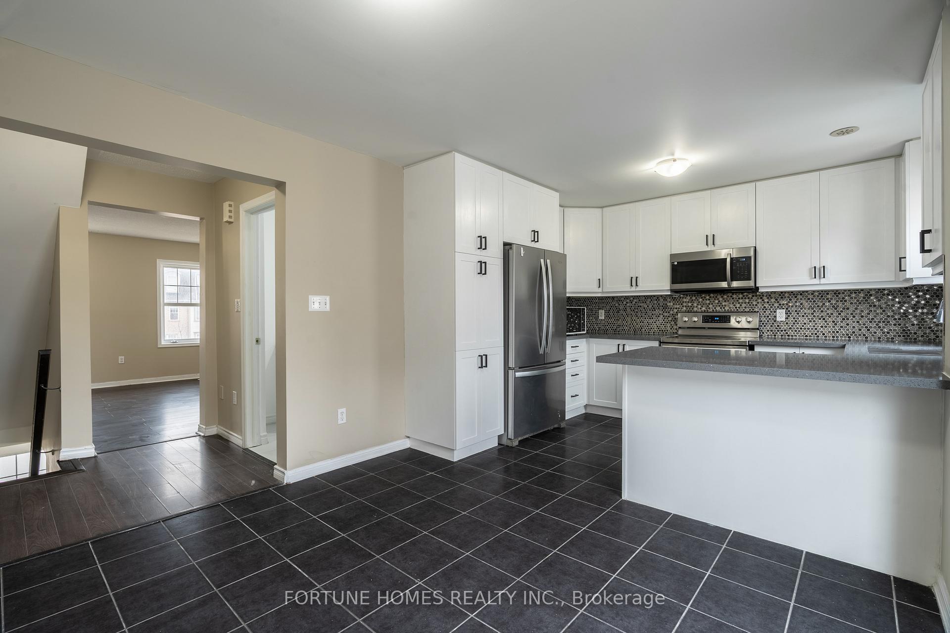 Photo 9 of 44 Ganton Heights, Brampton, Northwest Brampton — HOMEH