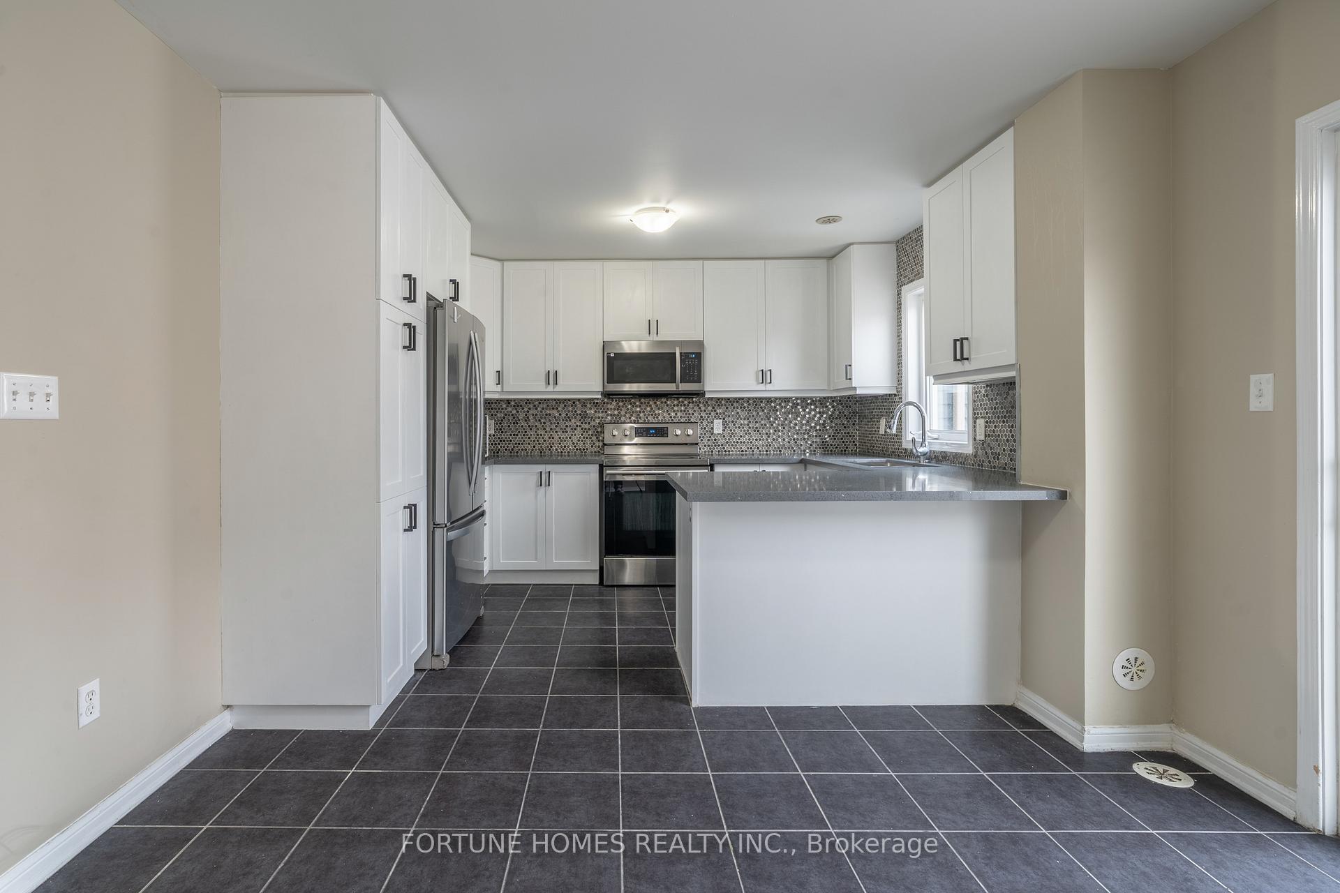 Photo 11 of 44 Ganton Heights, Brampton, Northwest Brampton — HOMEH