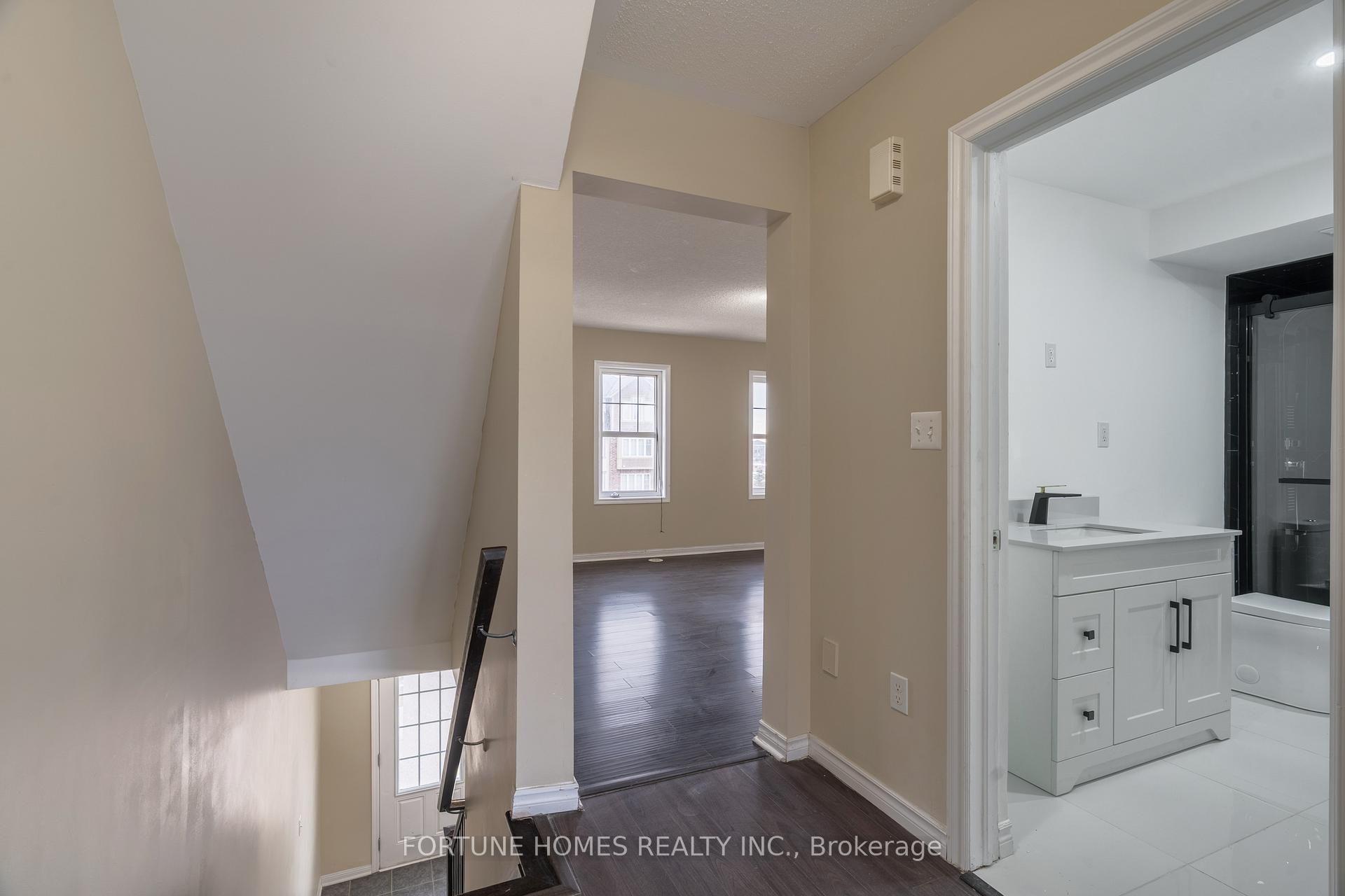 Photo 14 of 44 Ganton Heights, Brampton, Northwest Brampton — HOMEH