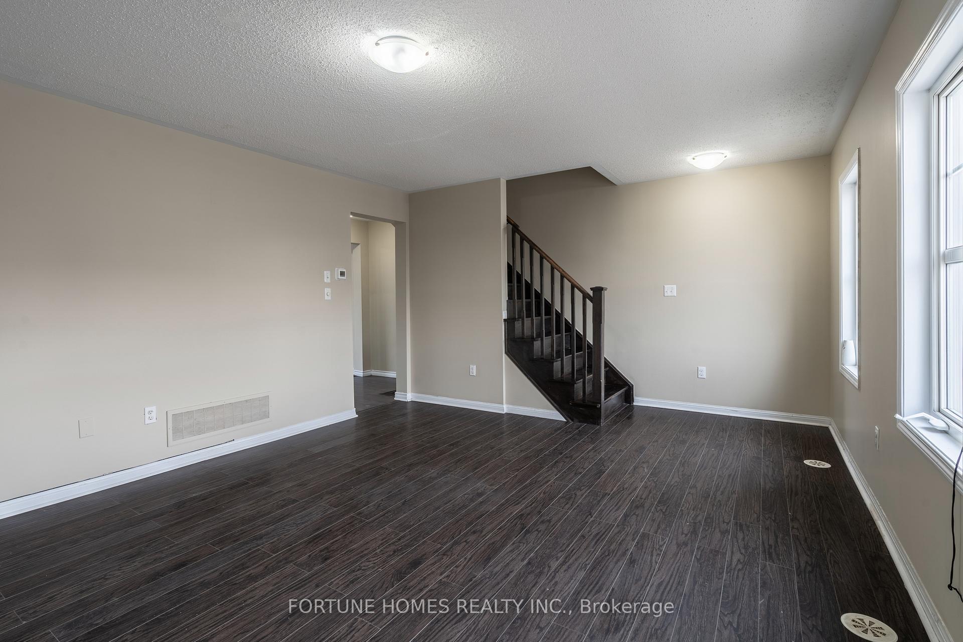 Photo 16 of 44 Ganton Heights, Brampton, Northwest Brampton — HOMEH