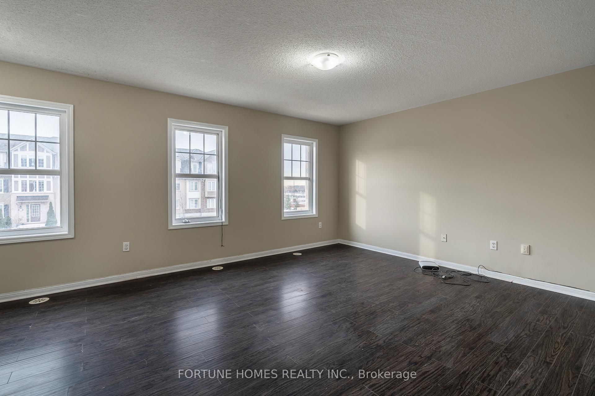 Photo 17 of 44 Ganton Heights, Brampton, Northwest Brampton — HOMEH