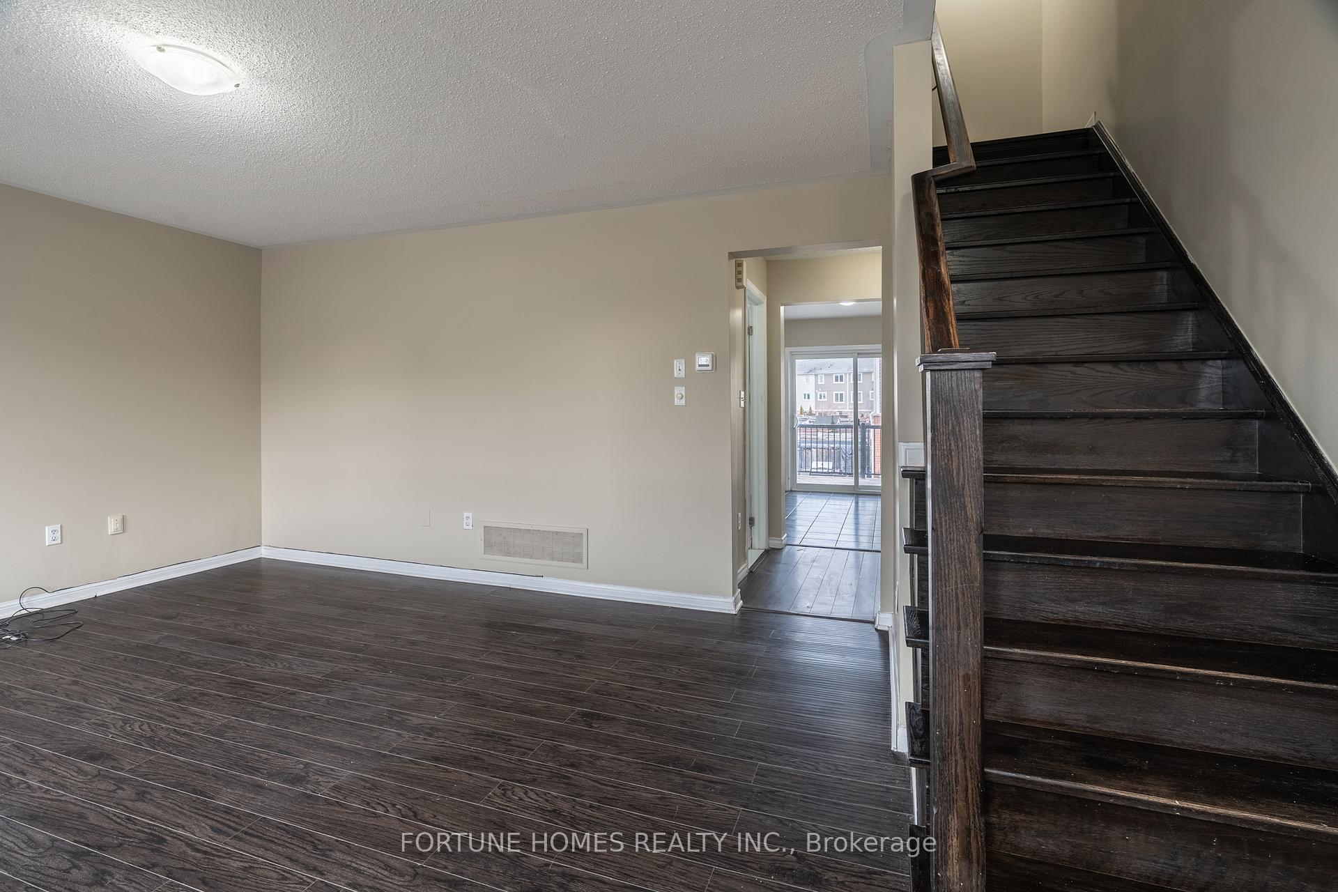 Photo 19 of 44 Ganton Heights, Brampton, Northwest Brampton — HOMEH