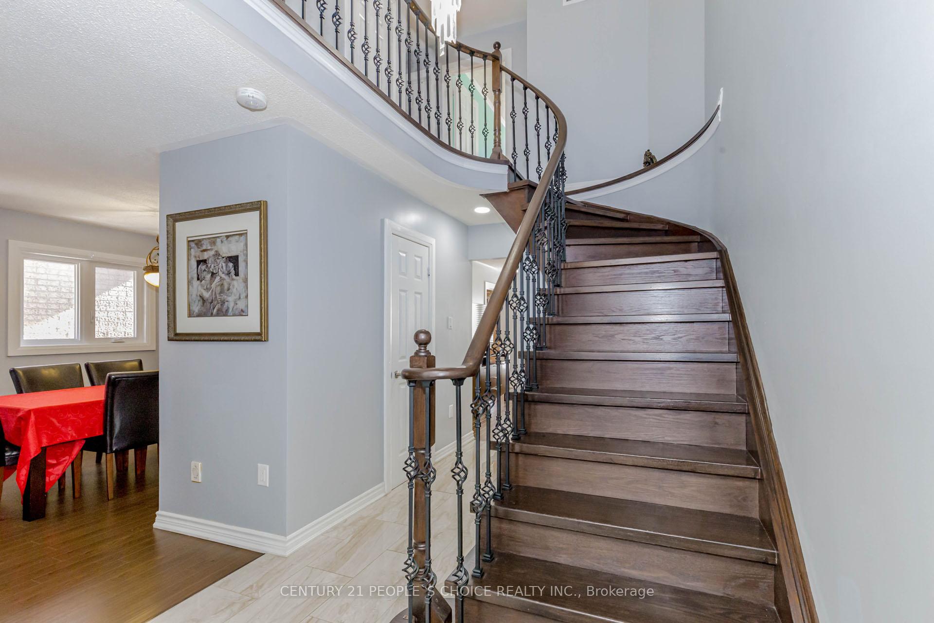 Photo 2 of 13 Richwood Crescent, Brampton, Brampton West — HOMEH