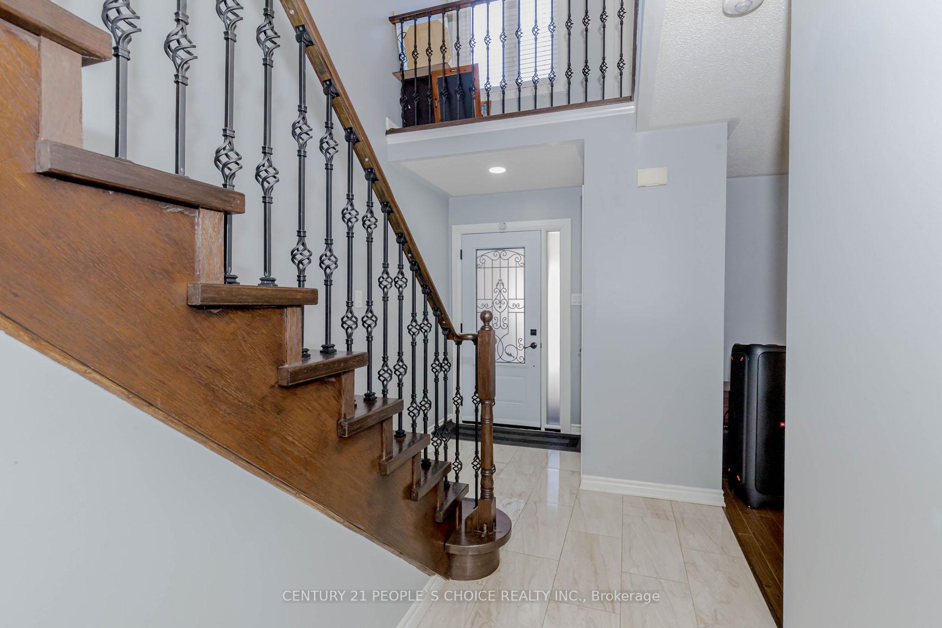 Photo 3 of 13 Richwood Crescent, Brampton, Brampton West — HOMEH