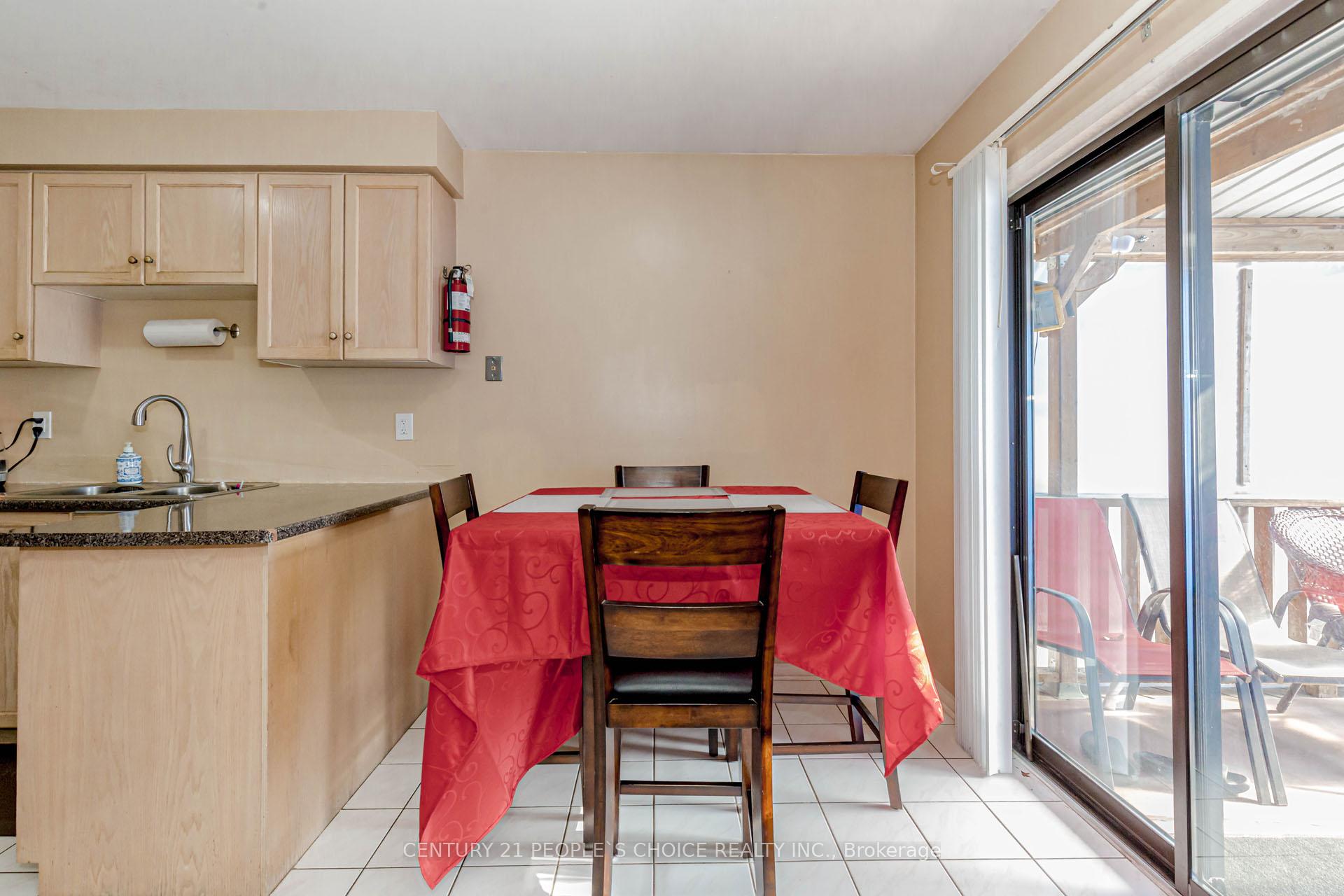 Photo 10 of 13 Richwood Crescent, Brampton, Brampton West — HOMEH