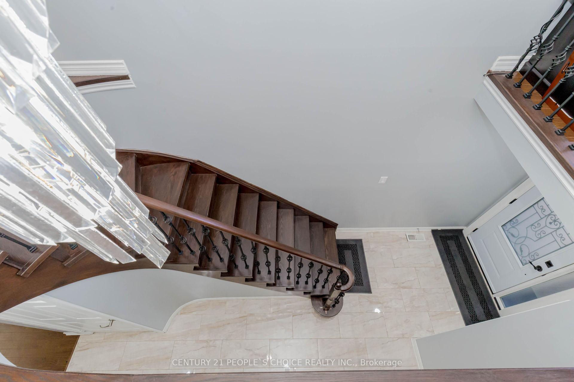 Photo 12 of 13 Richwood Crescent, Brampton, Brampton West — HOMEH