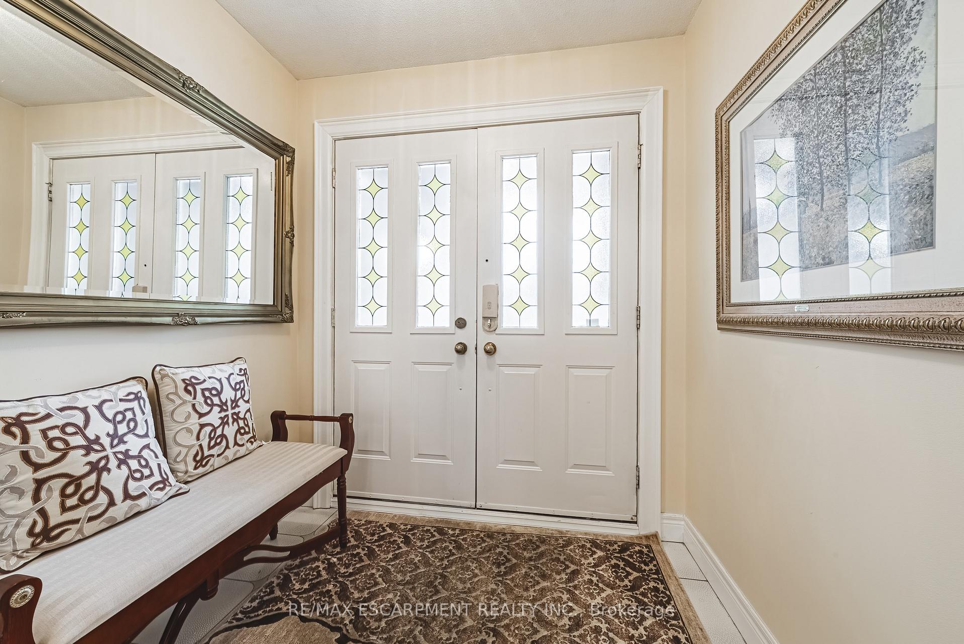 Photo 3 of 28 Sunflower Crescent, Hamilton, Ancaster — HOMEH