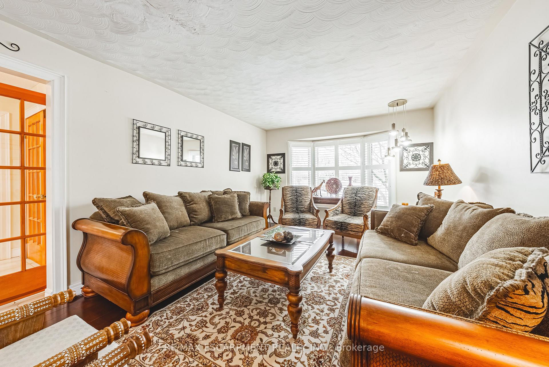 Photo 10 of 28 Sunflower Crescent, Hamilton, Ancaster — HOMEH
