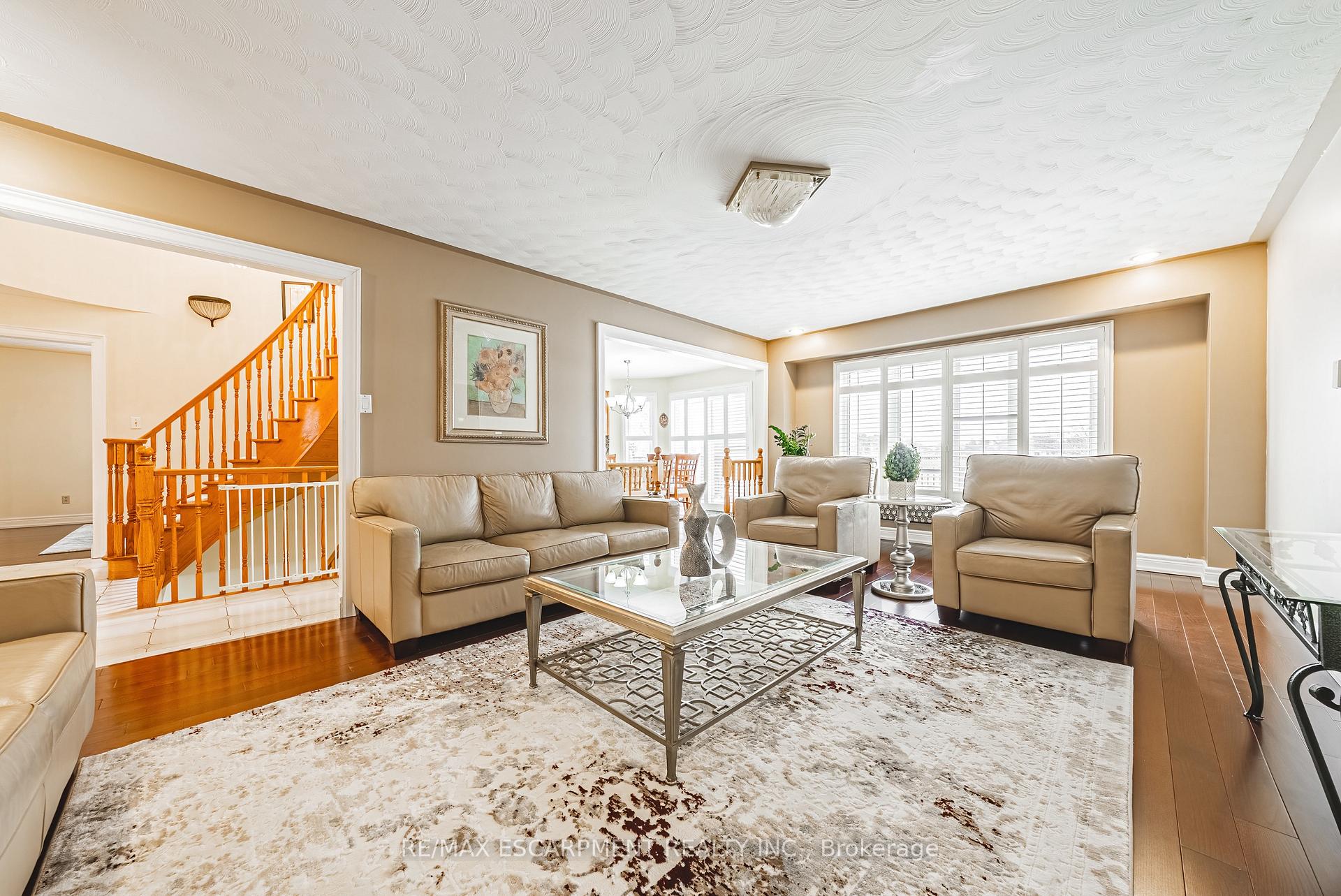 Photo 11 of 28 Sunflower Crescent, Hamilton, Ancaster — HOMEH