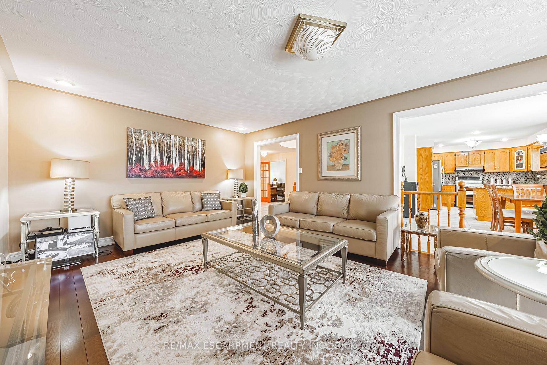 Photo 13 of 28 Sunflower Crescent, Hamilton, Ancaster — HOMEH