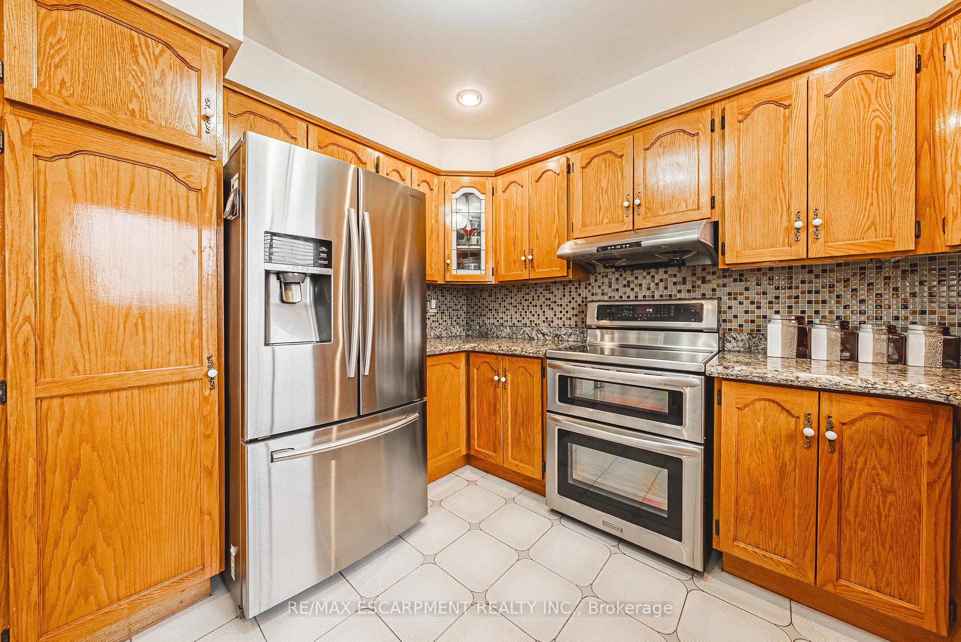 Photo 14 of 28 Sunflower Crescent, Hamilton, Ancaster — HOMEH