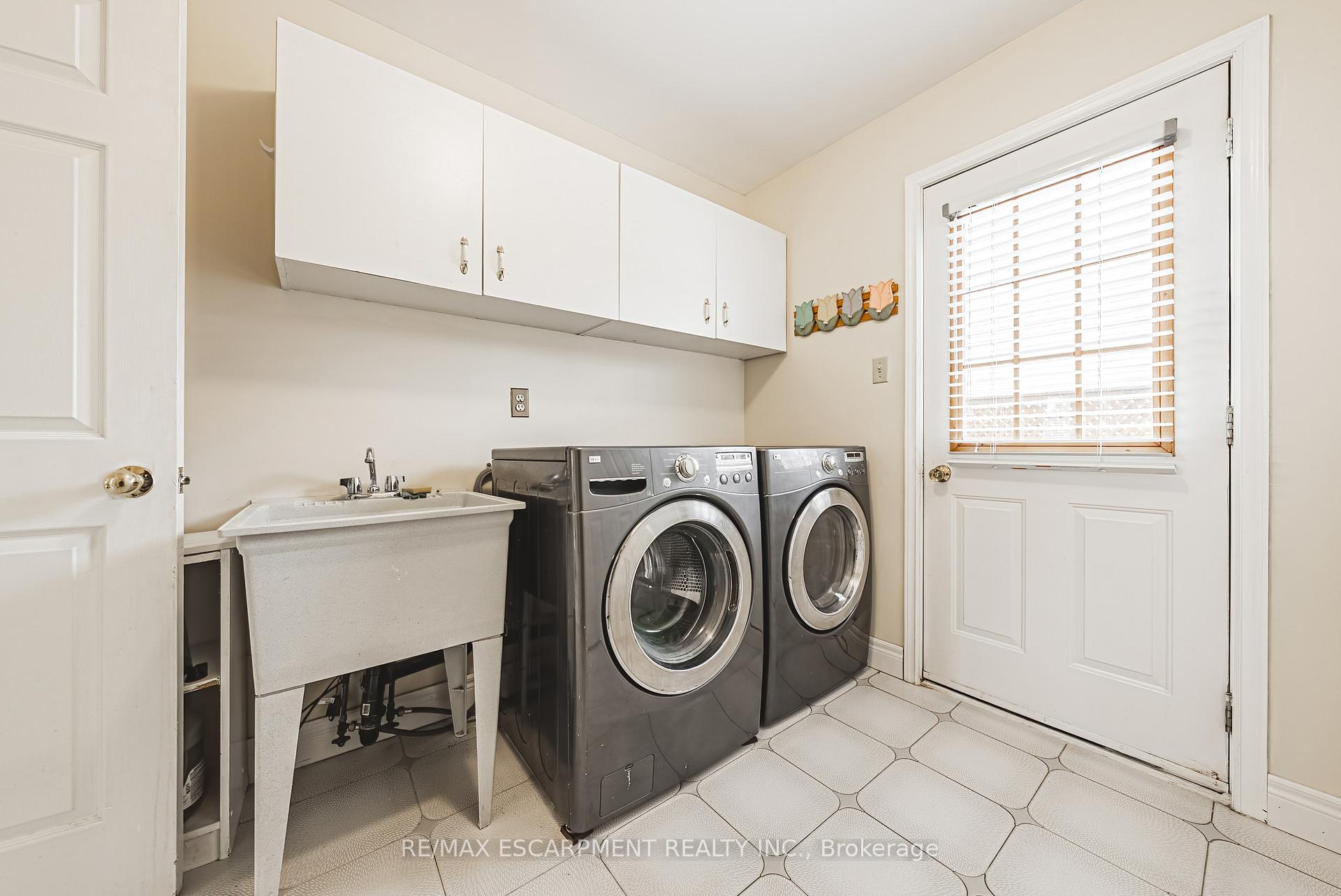 Photo 16 of 28 Sunflower Crescent, Hamilton, Ancaster — HOMEH