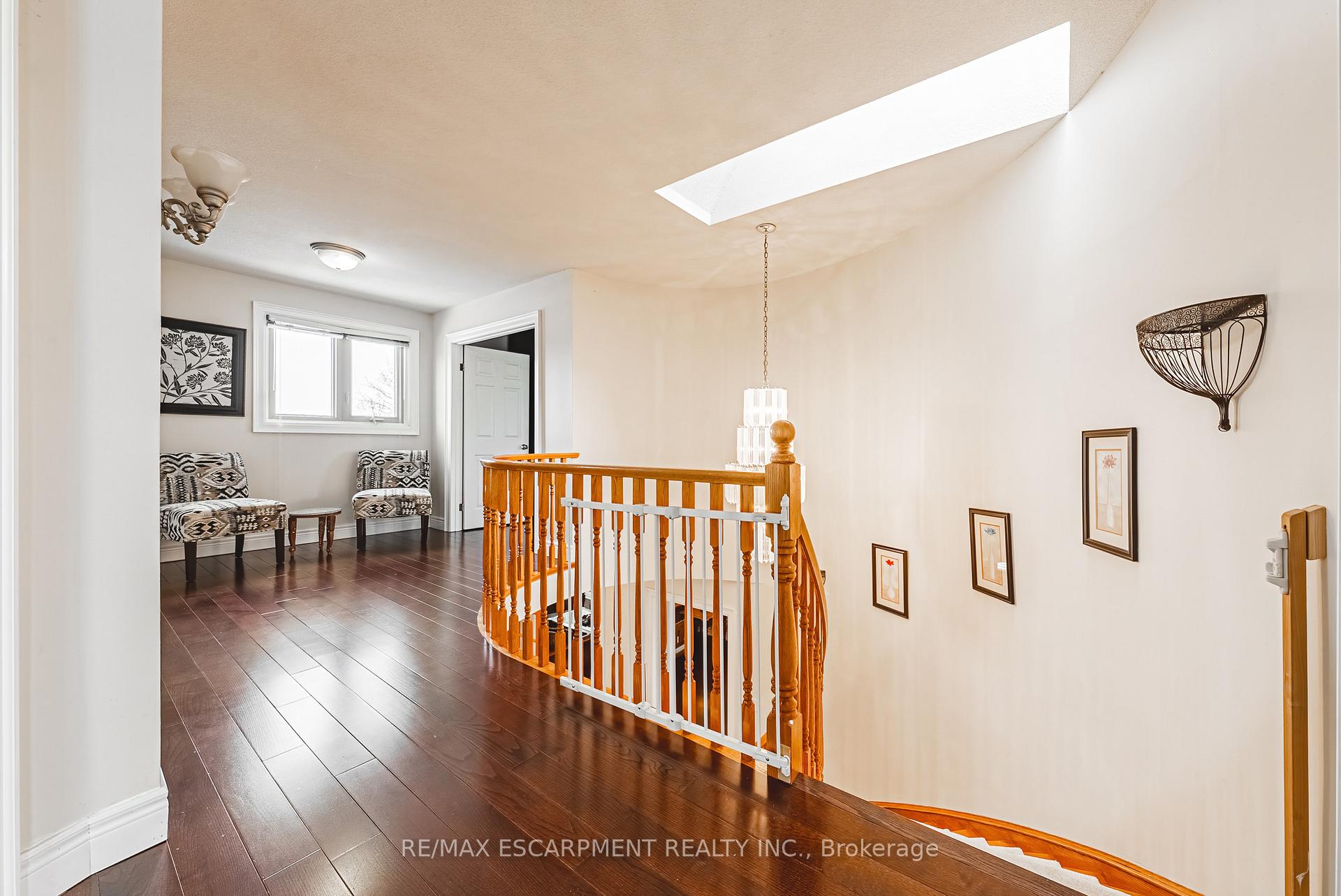 Photo 17 of 28 Sunflower Crescent, Hamilton, Ancaster — HOMEH