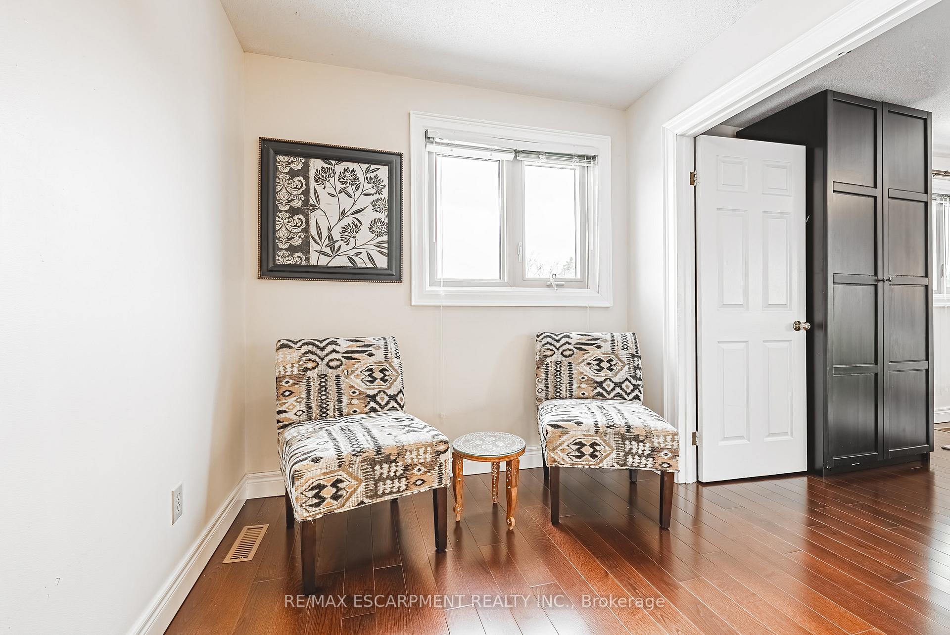 Photo 18 of 28 Sunflower Crescent, Hamilton, Ancaster — HOMEH