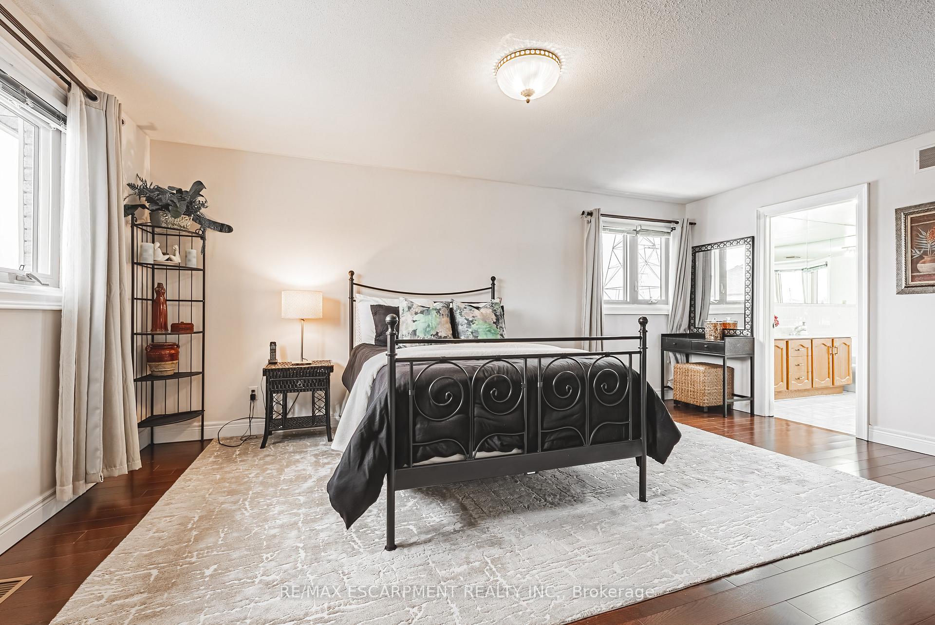 Photo 19 of 28 Sunflower Crescent, Hamilton, Ancaster — HOMEH