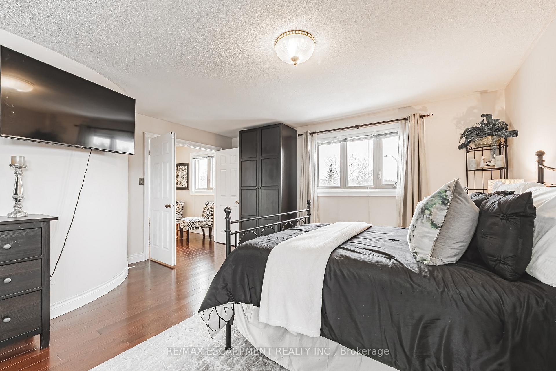 Photo 20 of 28 Sunflower Crescent, Hamilton, Ancaster — HOMEH
