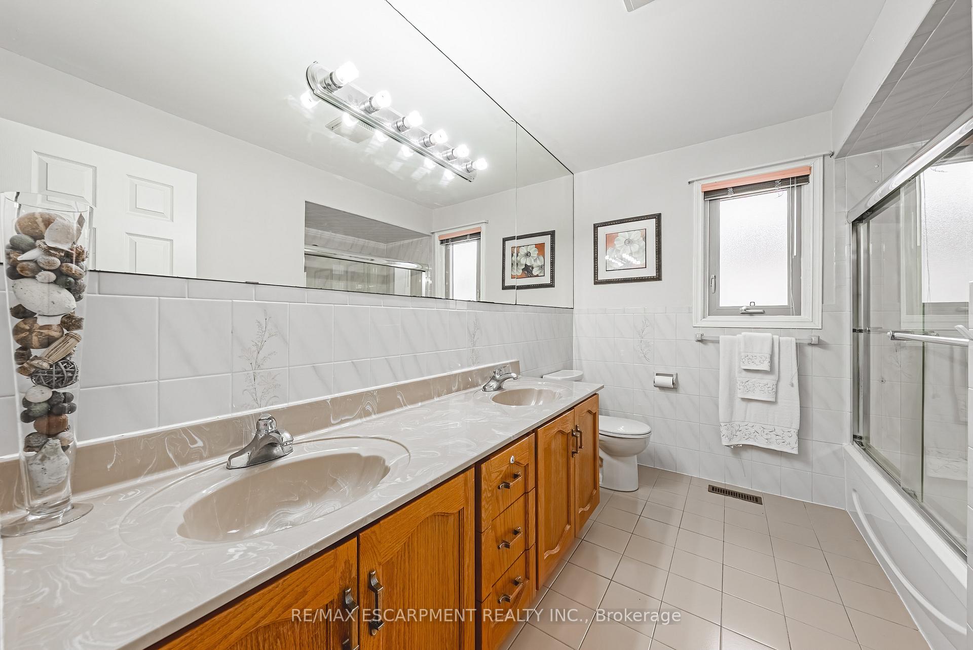 Photo 27 of 28 Sunflower Crescent, Hamilton, Ancaster — HOMEH